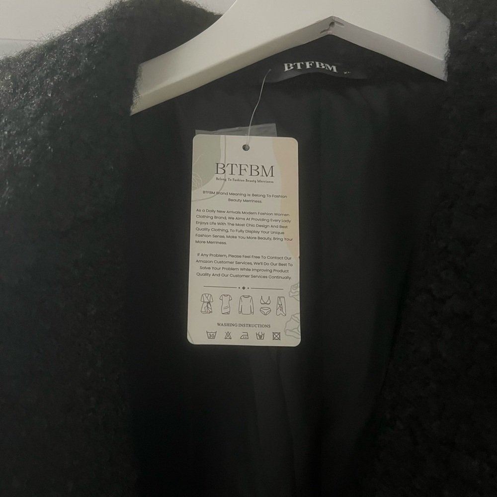 NEW with tags! XL Cropped Women's Black Fuzzy Textured Jacket from Amazon. - Picture 8 of 10